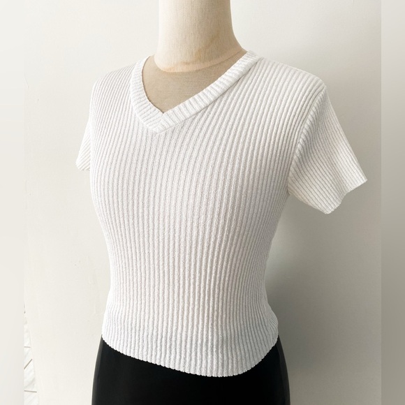 Vintage White Tee - Fashion Avenue Cropped Ribbed Knit V-Neck Top – Size Medium - Picture 1 of 8